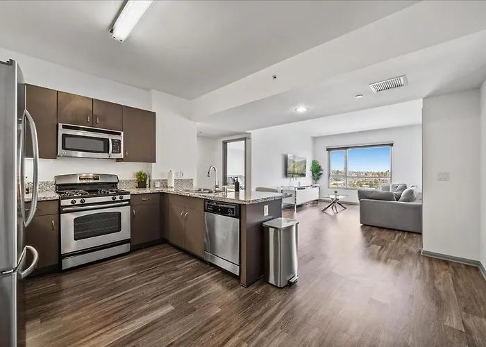 Hollywood Condo - Steps To Universal, Good For 6 Guests