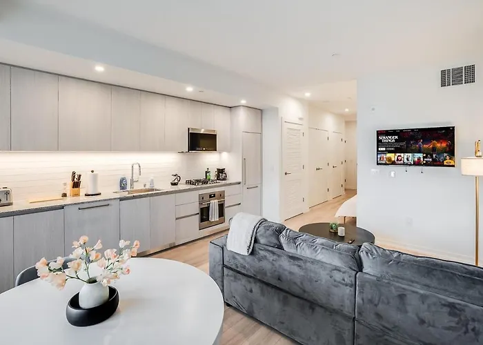 Spacious Studio - Hollywood Pool, Parking, Sauna