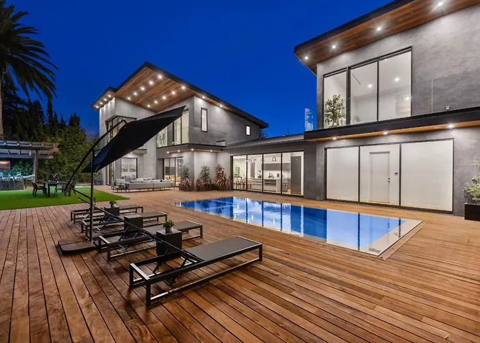 Skyline Luxury Haven