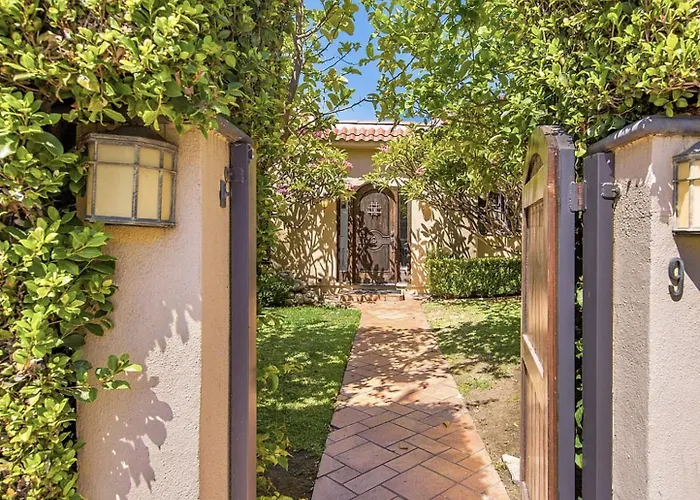 Private Guest House In West Hollywood