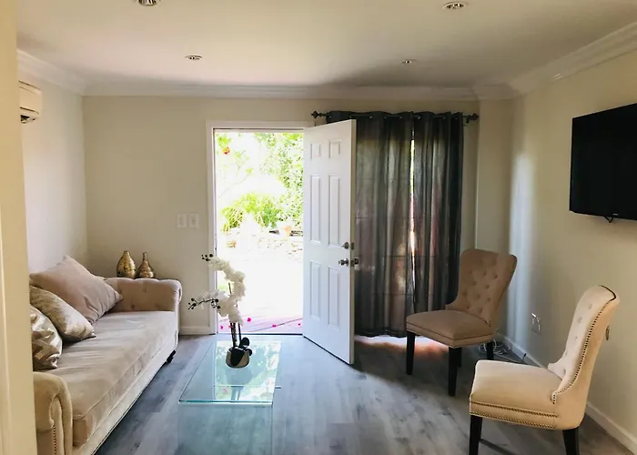 2 Bd Beverly Hills Guest House