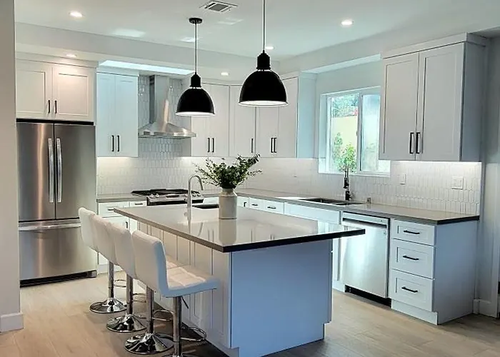 Modern 3 Bedroom Guest Home In Quiet Area Newly Built 10 Minutes To Rodeo Drive