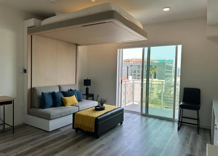 Heart Of Hollywood-Walk Of Fame 1Bd Studio With View -Free Parking, Balcony, Wifi, Rooftop, Gym, Upscale Amenities
