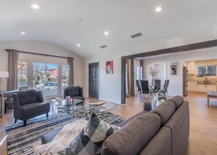 Luxurious Studio City Home
