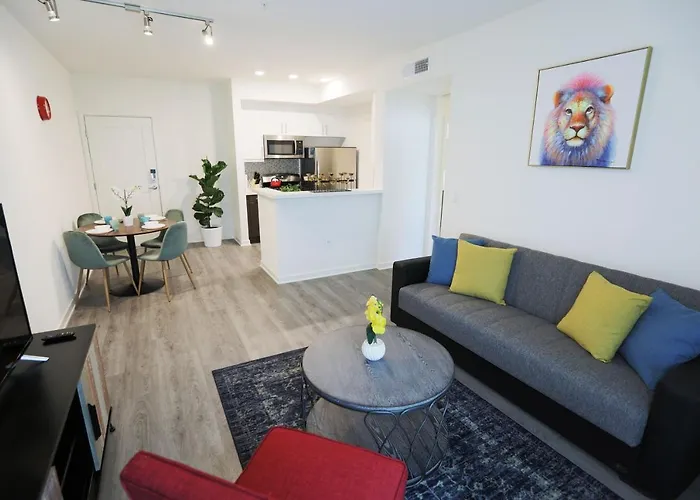 Hollywood Metropolitan Suites