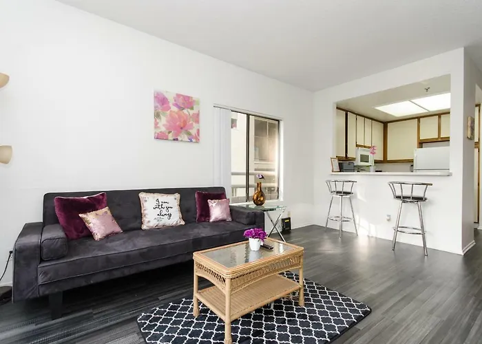 Cozy Walk Of Fame Studio Apartment