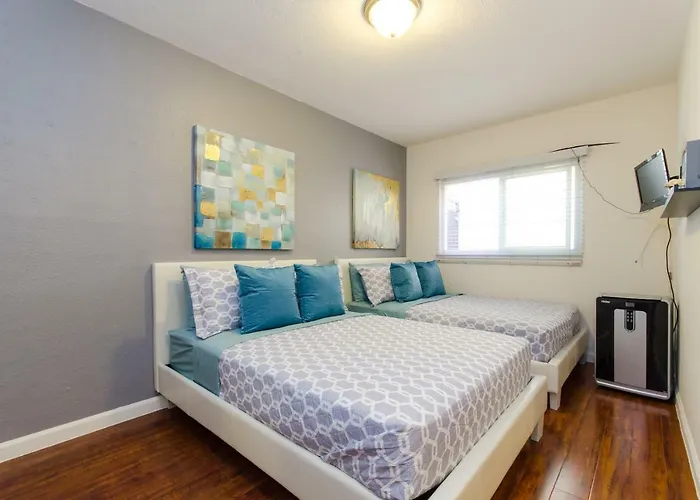 Quiet Studio In Hollywood Area