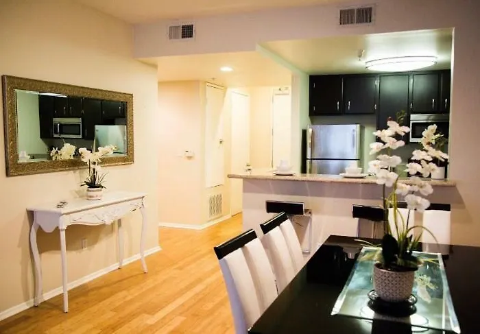 Spacious Hollywood 2Br Condo Near Dolby Theater