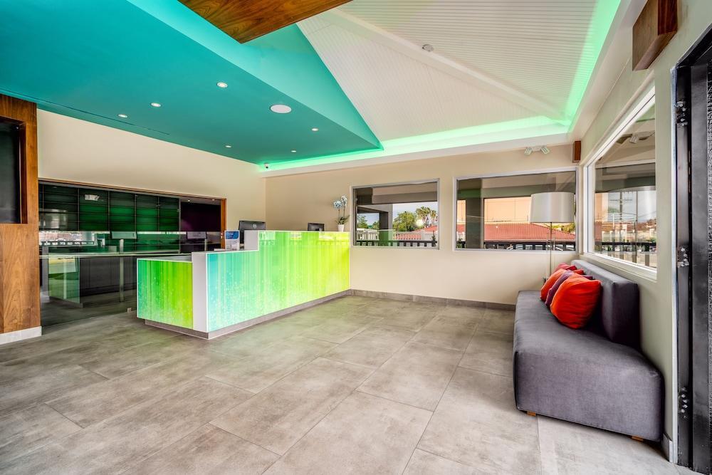 818 + Pool, Ascend Collection By Choice Hotel 3*