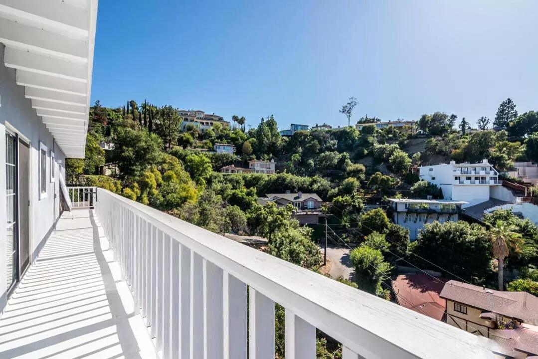 Stylish Hollywood Hills With Million Dollar Views Waiting For You!