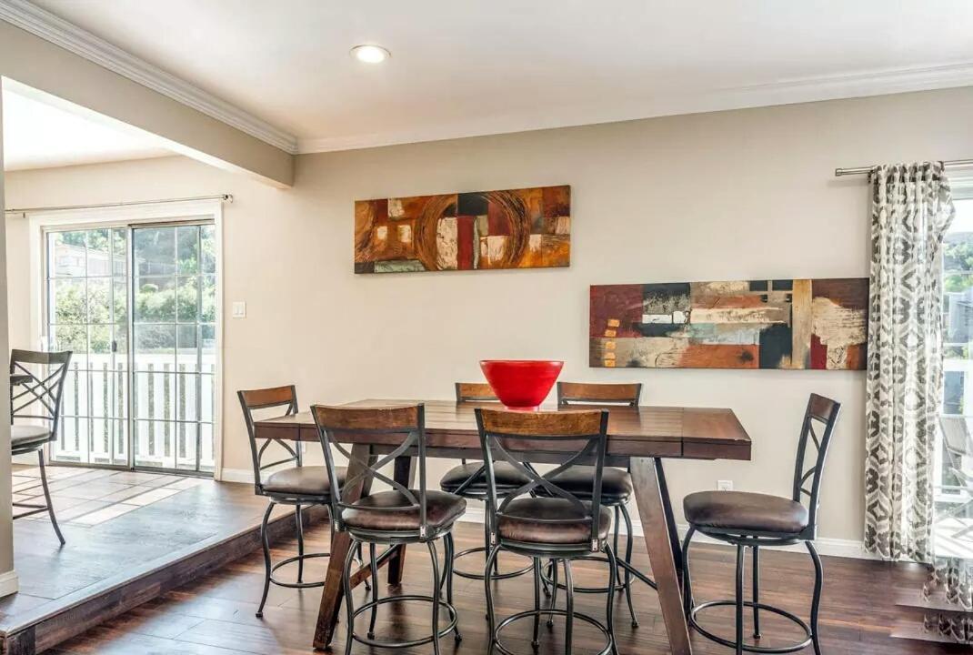 Stylish Hollywood Hills With Million Dollar Views Waiting For You! Los Angeles