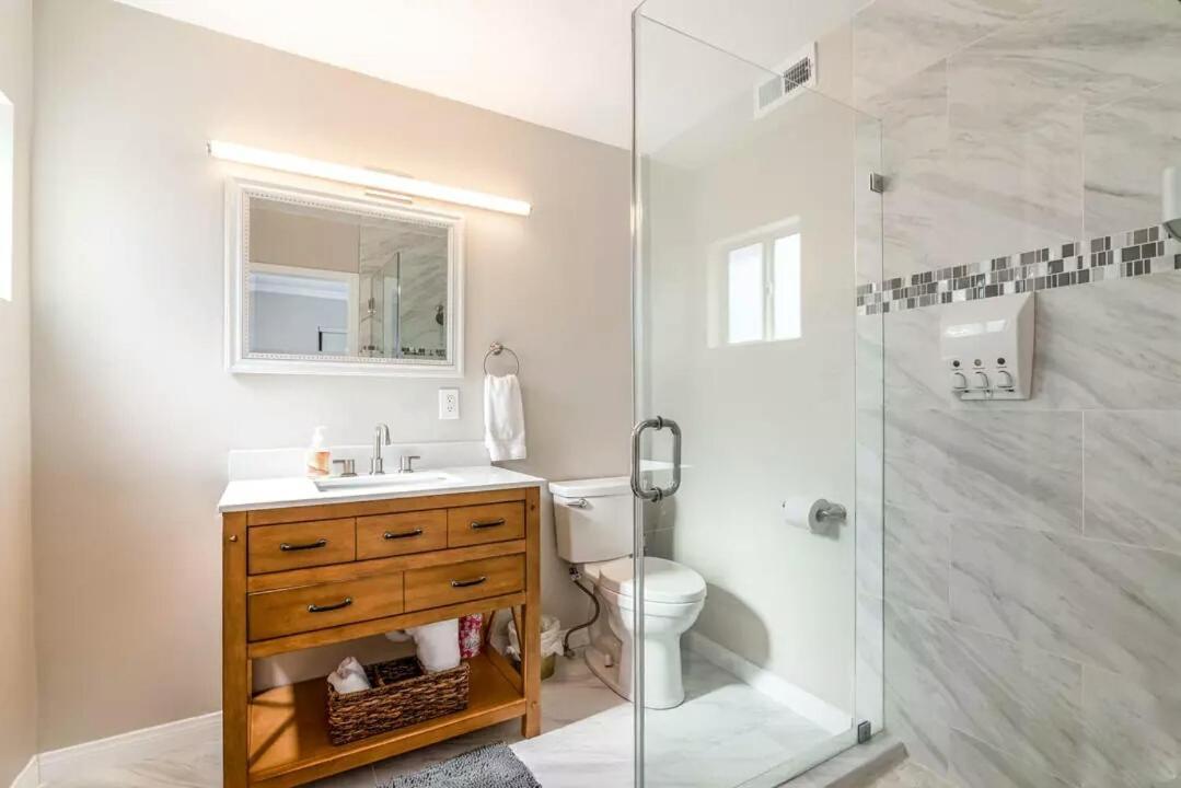 Stylish Hollywood Hills With Million Dollar Views Waiting For You! Los Angeles
