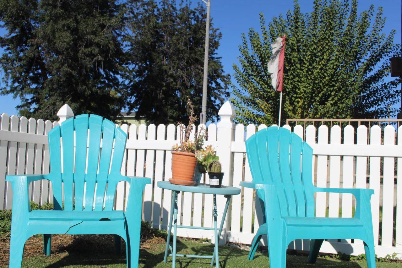 240 Usc Turquoise House *