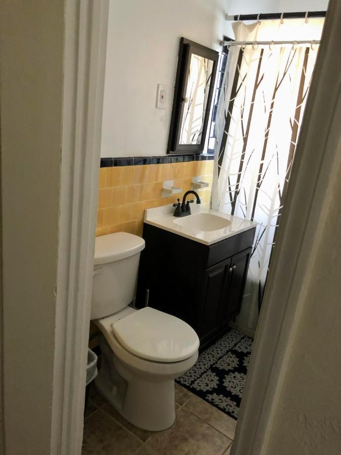 Luxury Furnished Apartment- Beverly Hills Adjacent, Lic 02984 Apartment *