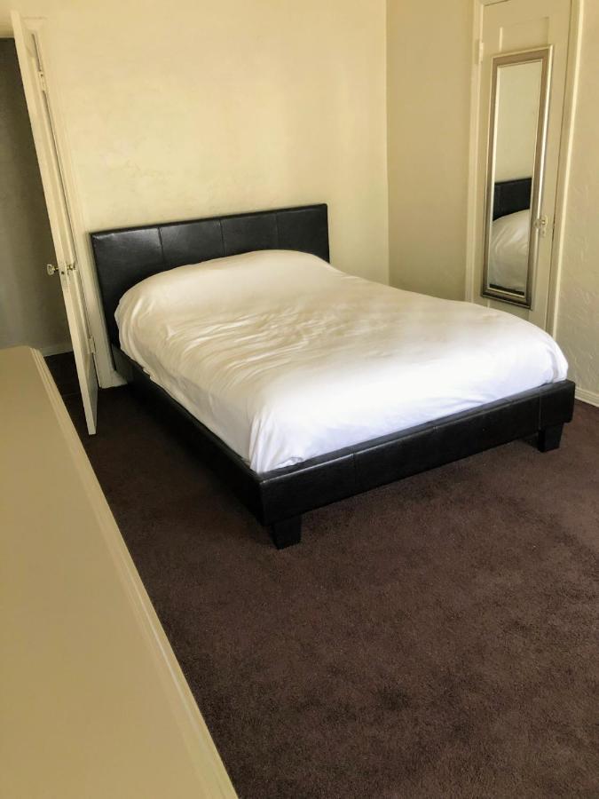 Apartment Luxury Furnished Apartment- Beverly Hills Adjacent, Lic 02984 *