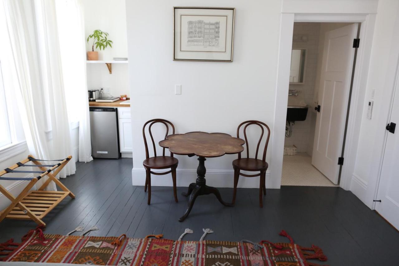The Burlington Apartment