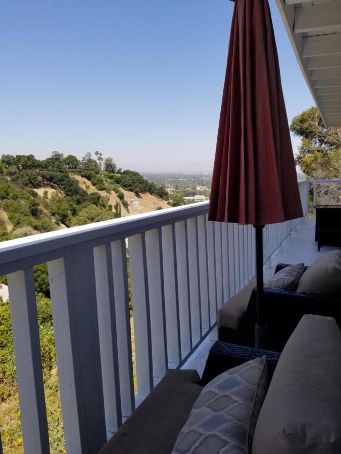 Stylish Hollywood Hills With Million Dollar Views Waiting For You! * Los Angeles