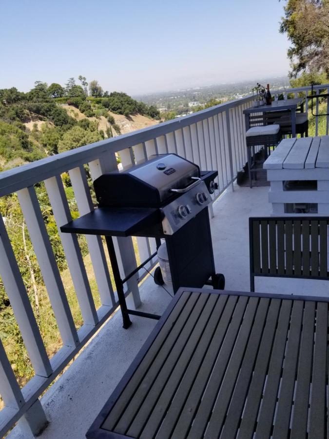 Stylish Hollywood Hills With Million Dollar Views Waiting For You! Holiday home Los Angeles