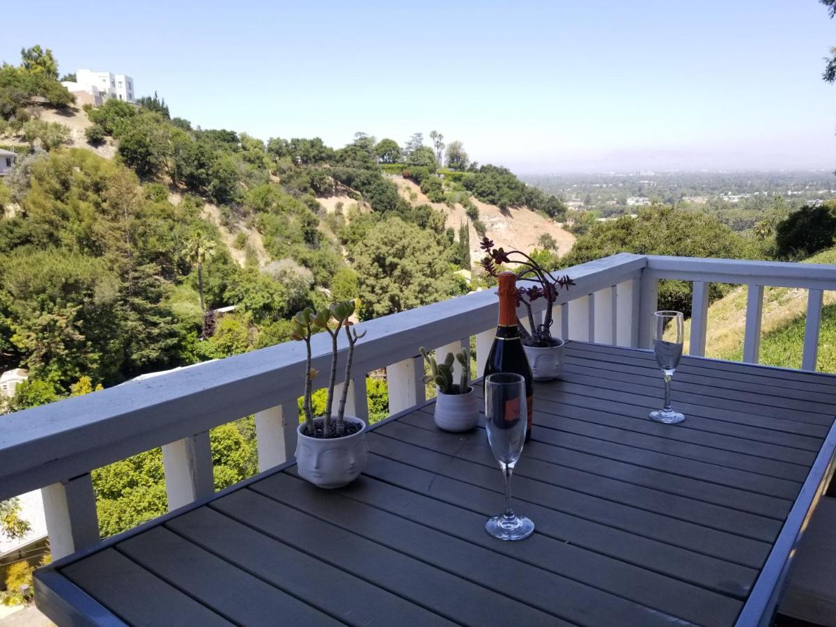 Stylish Hollywood Hills With Million Dollar Views Waiting For You!
