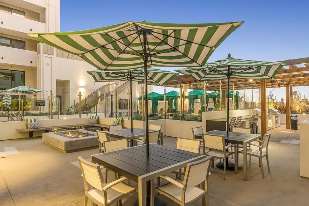 One Lux At The Mansfield Miracle Mile Aparthotel