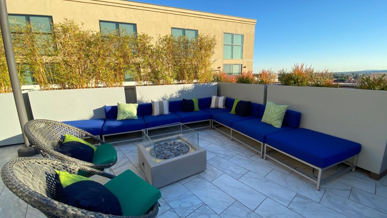 One Lux At The Mansfield Miracle Mile Los Angeles