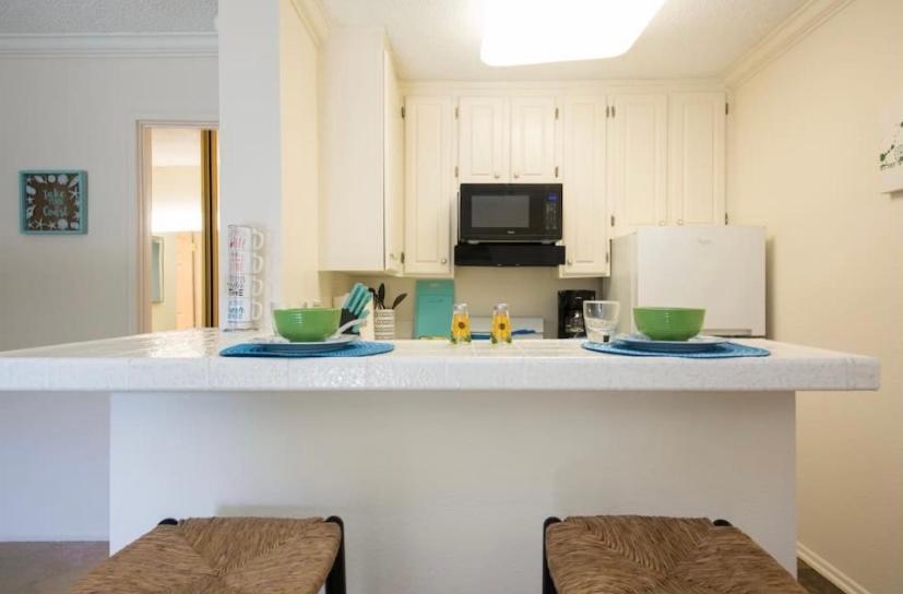 Apartment Lovely With Balcony, By The Venice Beach Los Angeles