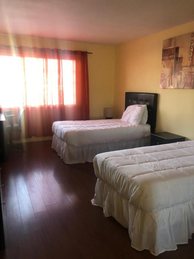 6 Bedrooms 3 Bathrooms Pool Holiday home Los Angeles