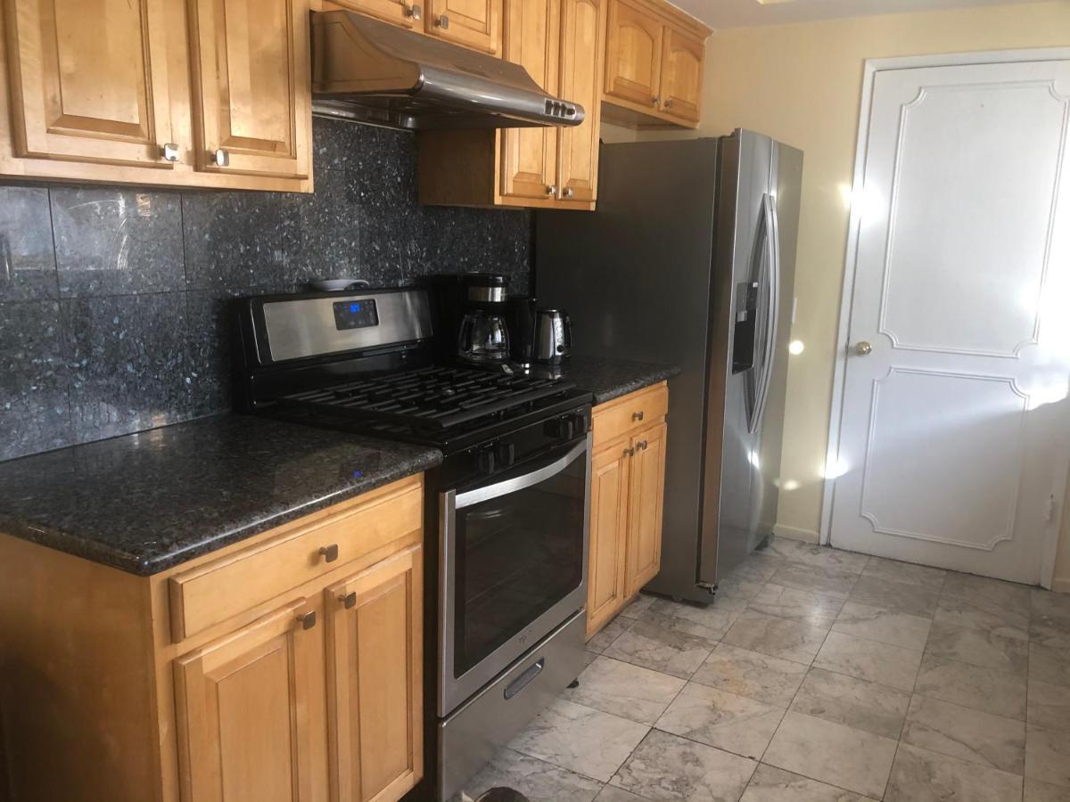 6 Bedrooms 3 Bathrooms Pool Holiday home Los Angeles