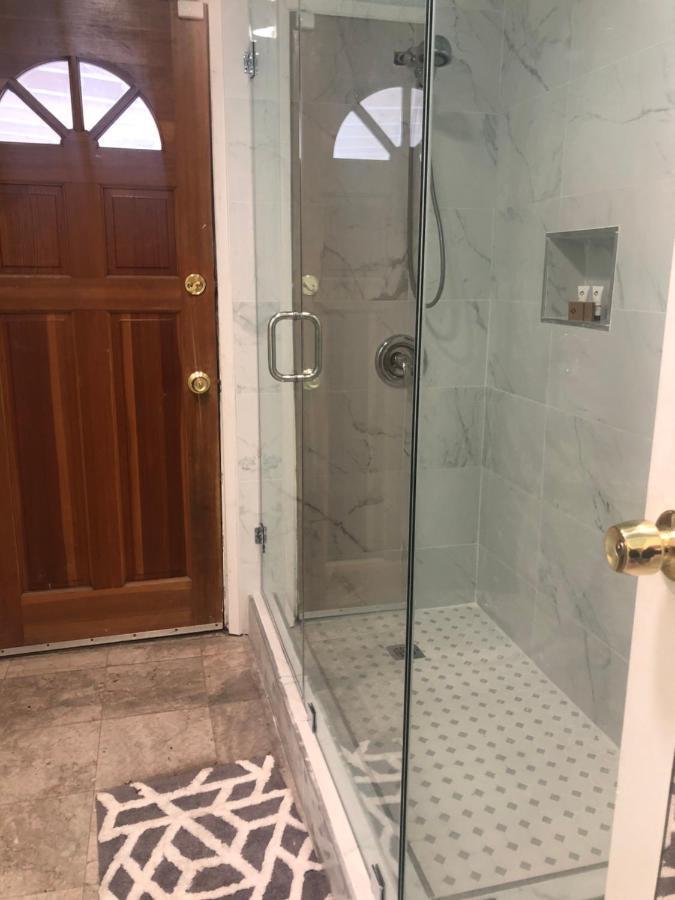 6 Bedrooms 3 Bathrooms Pool * Los Angeles