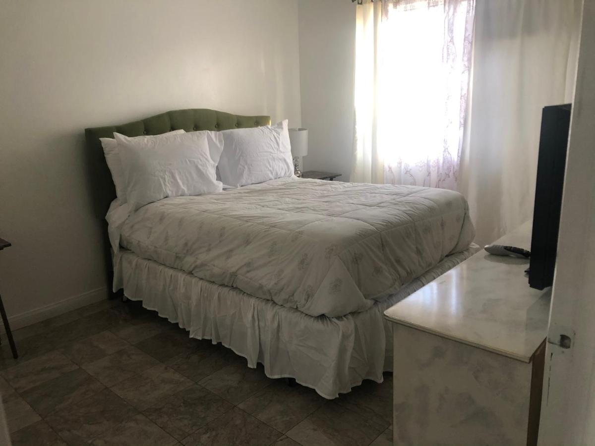 Holiday home 6 Bedrooms 3 Bathrooms Pool Los Angeles
