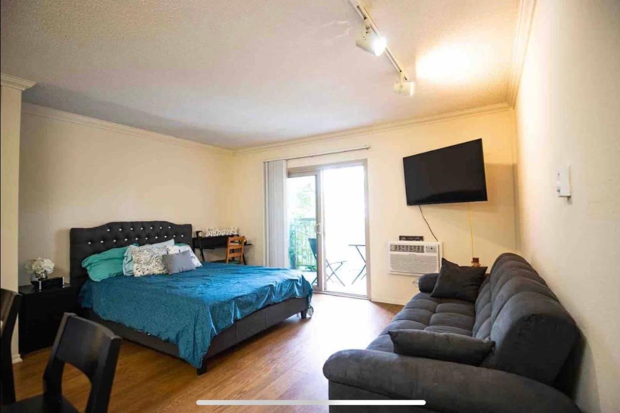 Lovely With Balcony, By The Venice Beach Apartment