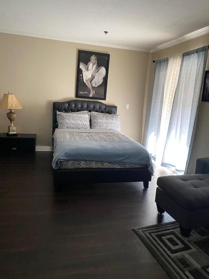 Hollywood Loft Spacious With 2 Beds And Parking