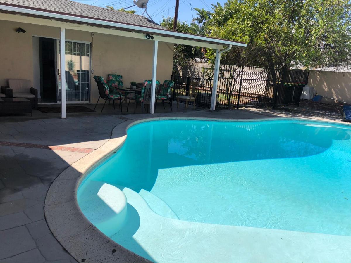 6 Bedrooms 3 Bathrooms Pool