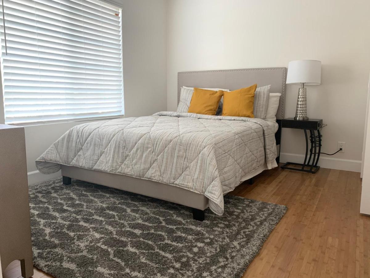 Gated Contemporary 3 Bedroom - 2 Bathroom In South Parking Holiday home