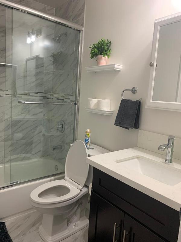 Gated Contemporary 3 Bedroom - 2 Bathroom In South Parking