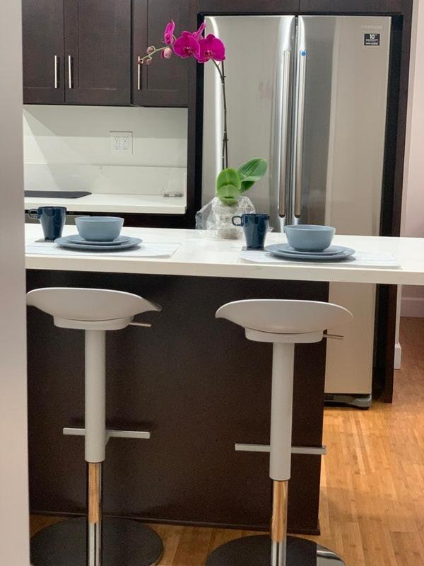 Gated Contemporary 3 Bedroom - 2 Bathroom In South Parking *