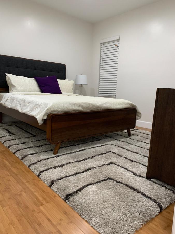 Gated Contemporary 3 Bedroom - 2 Bathroom In South Parking * Los Angeles
