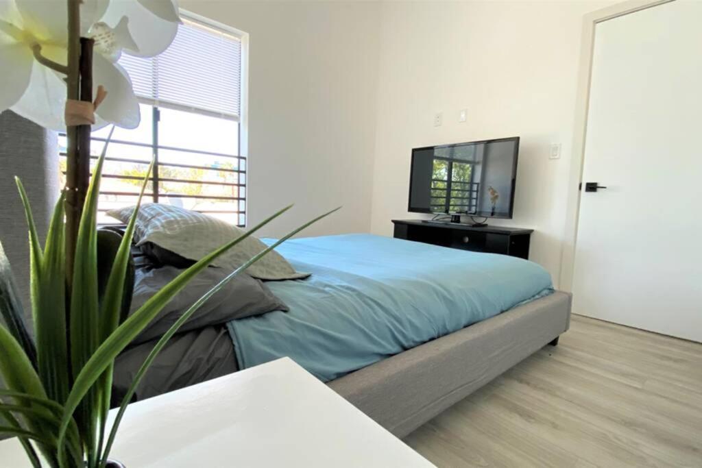 3bd/3ba Modern Hollywood Townhouse With Private Rooftop * Los Angeles