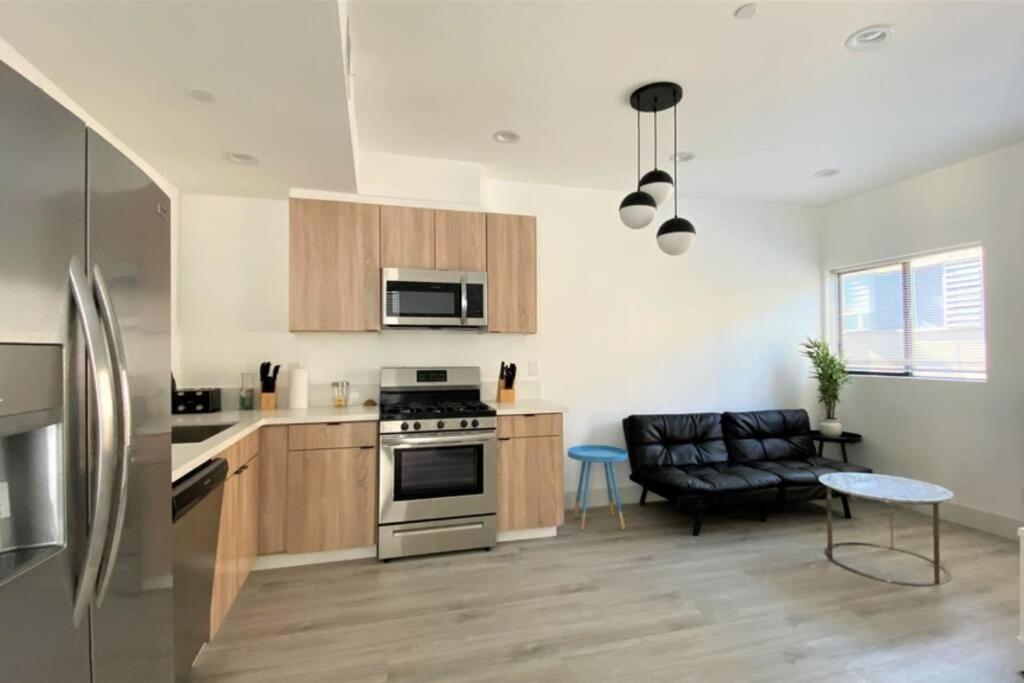 3bd/3ba Modern Hollywood Townhouse With Private Rooftop Holiday home *