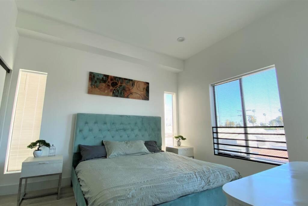 3bd/3ba Modern Hollywood Townhouse With Private Rooftop * Los Angeles