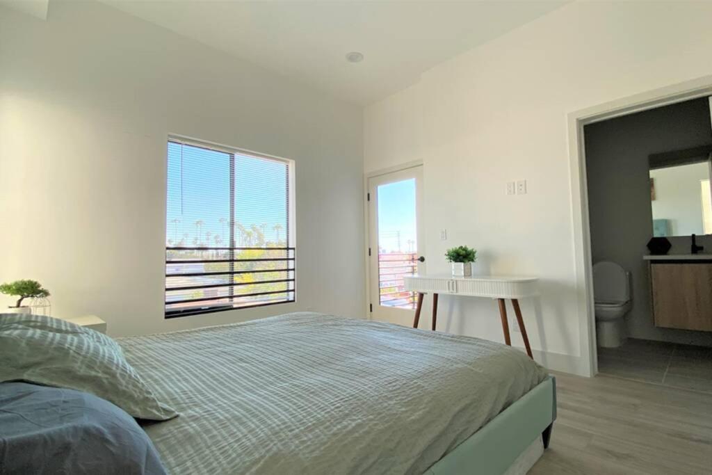 Holiday home 3bd/3ba Modern Hollywood Townhouse With Private Rooftop Los Angeles