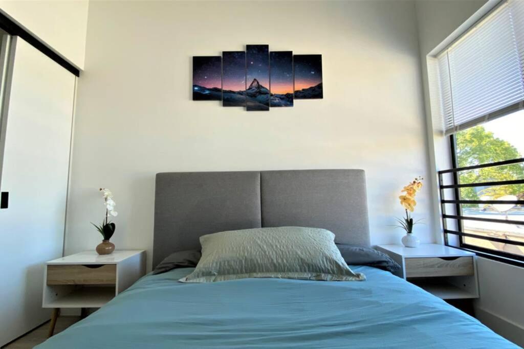 3bd/3ba Modern Hollywood Townhouse With Private Rooftop Holiday home *