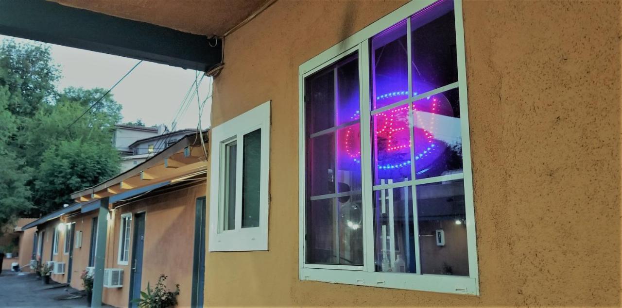 Motel Day N Night - Near Universal Hollywood Los Angeles