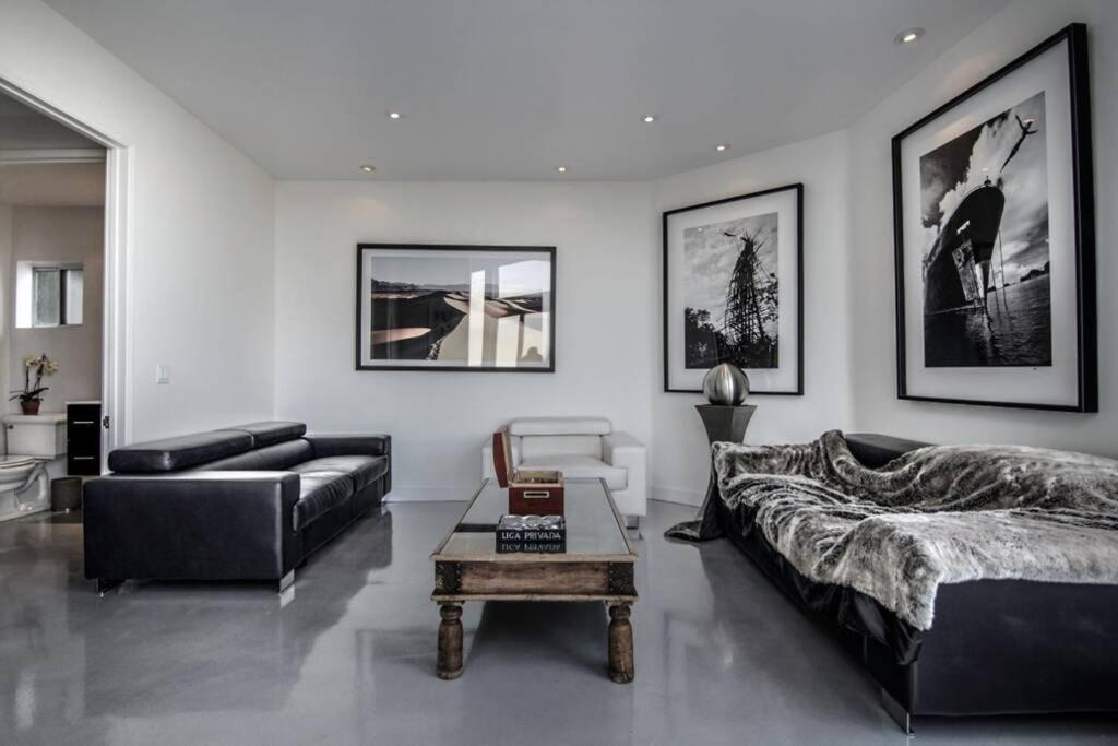 Hollywood Hills Modern Sanctuary-jaw Dropping View Villa *