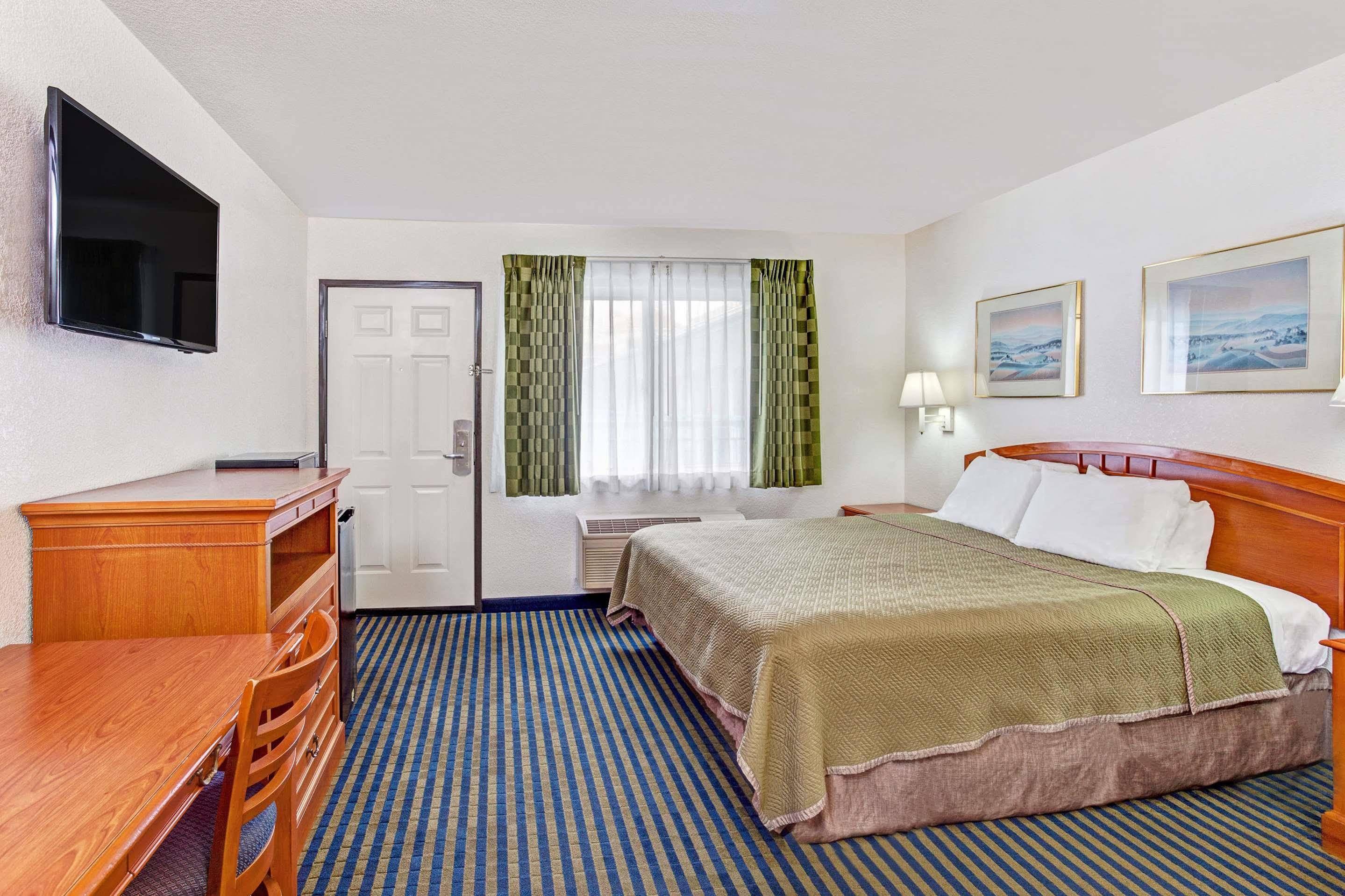 Travelodge By Wyndham Hollywood-vermont/sunset