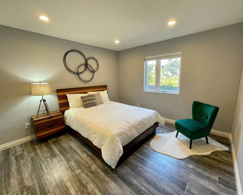 Newly Built Townhouse - Prime Hollywood Location *