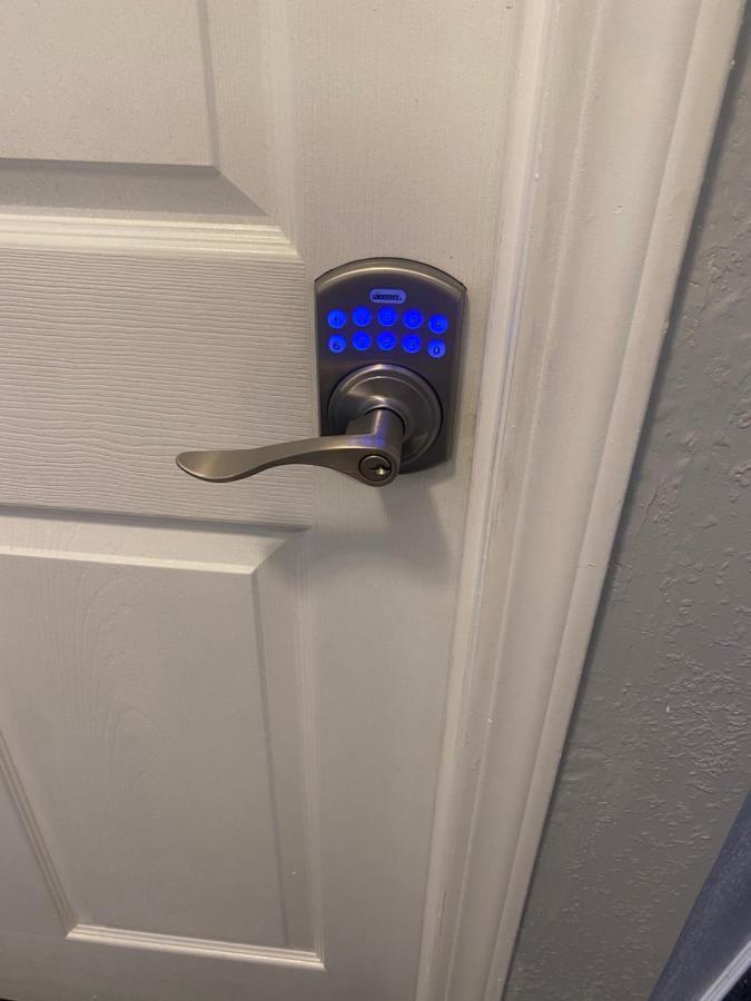 Homestay Private In Angeles With Ac, Wifi, Smart Tv, Work Desk Near Sofi Stadium Los Angeles