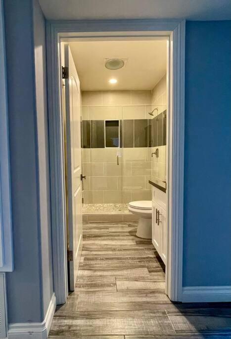 Newly Built Townhouse - Prime Hollywood Location *