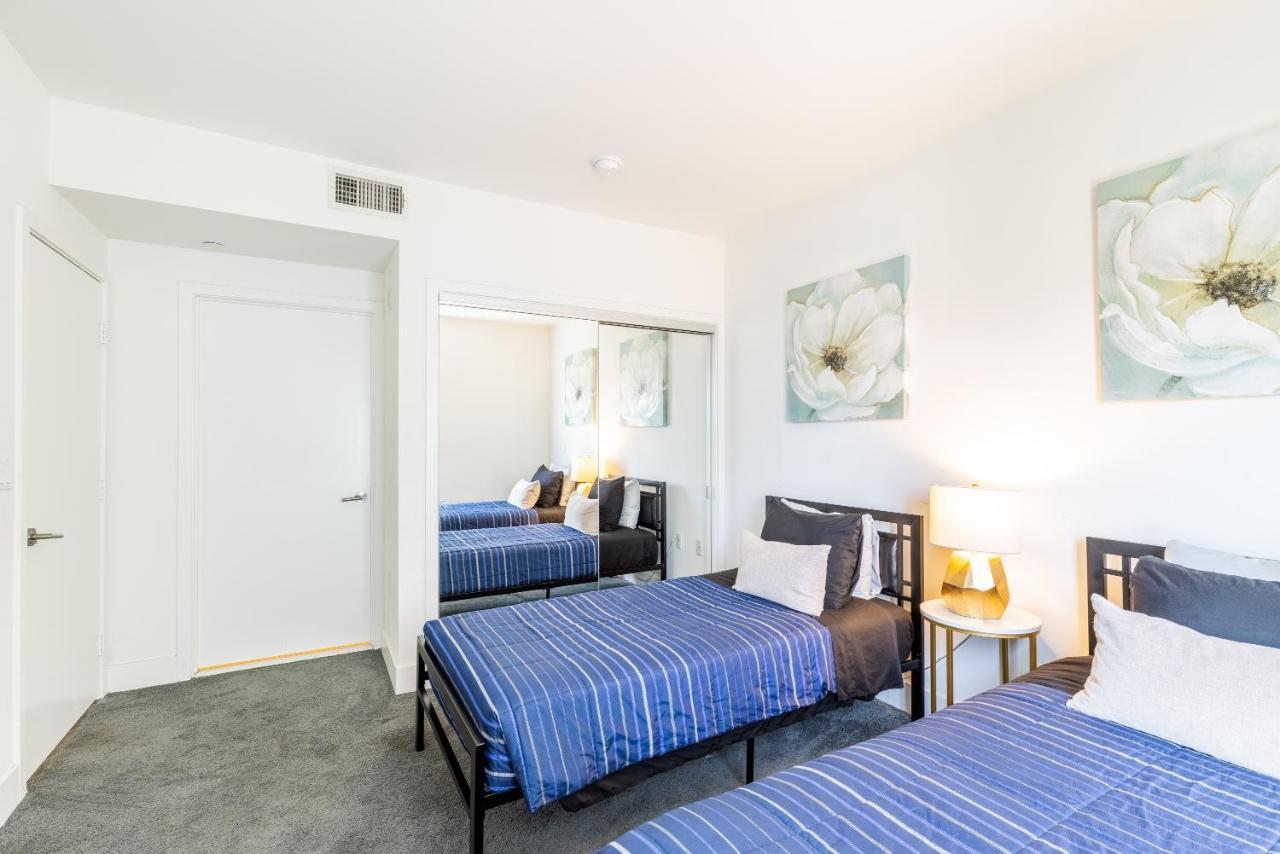 Fully Furnished 3 Bedroom On Poinsettia Place Apts Los Angeles