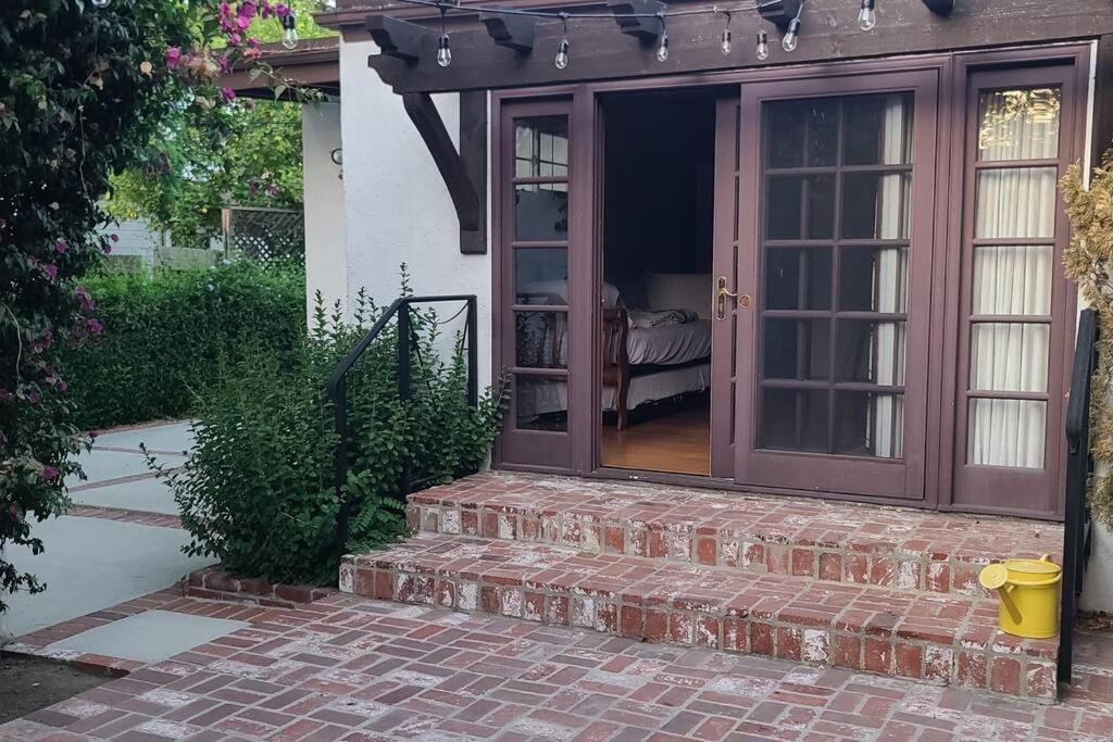 House, Walking Distance From Universal *